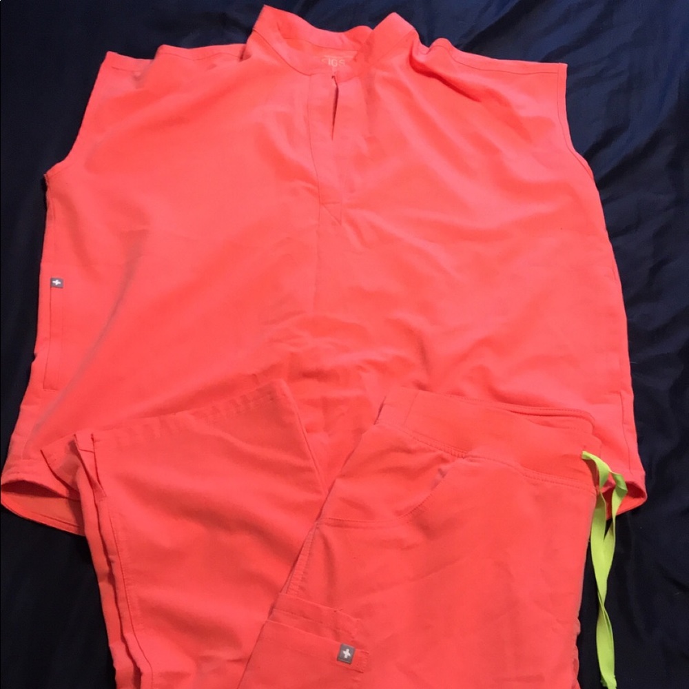 Coral Figs Scrub Set